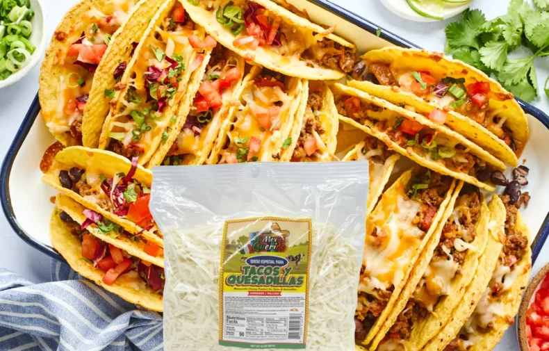 Tacos con queso derretido y tortillas recién hechas