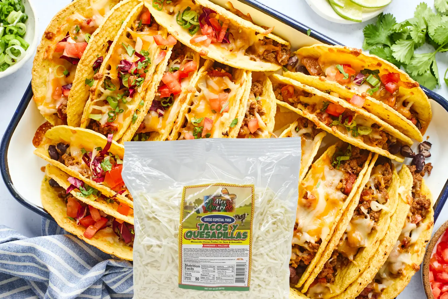 Tacos con queso derretido y tortillas recién hechas