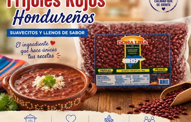 Plato de sopa de frijoles hondureña acompañado con queso y tortillas